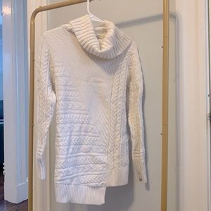 LL Bean White sweater size Medium. Cable knit detail.